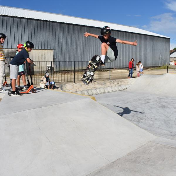Le Taillan-Médoc : un nouvel espace sportif pour les amateurs de glisse et de ballon